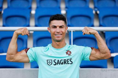 [ECONOMÍA] Cuántos países como la Argentina se pueden comprar con el sueldo de Cristiano Ronaldo. ...