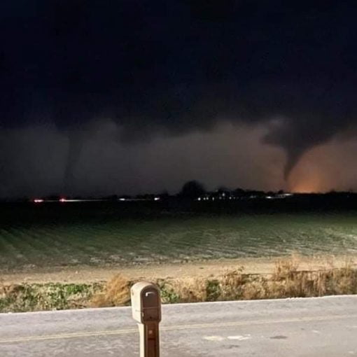 [ALERTA] Ola de tornados en EEUU. Analizan cerrar las fronteras para evitar que el fenómeno llegue a Argentina. ...