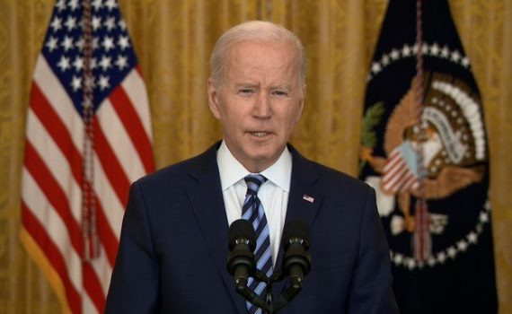 [CRISIS Y OPORTUNIDAD] Joe Biden afirmó que es momento de mostrarse fuertes y que si Putin invade Ucrania, EEUU invadirá México. ...